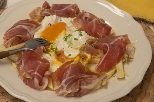 HUEVOS ROTOS CON JAMÓN